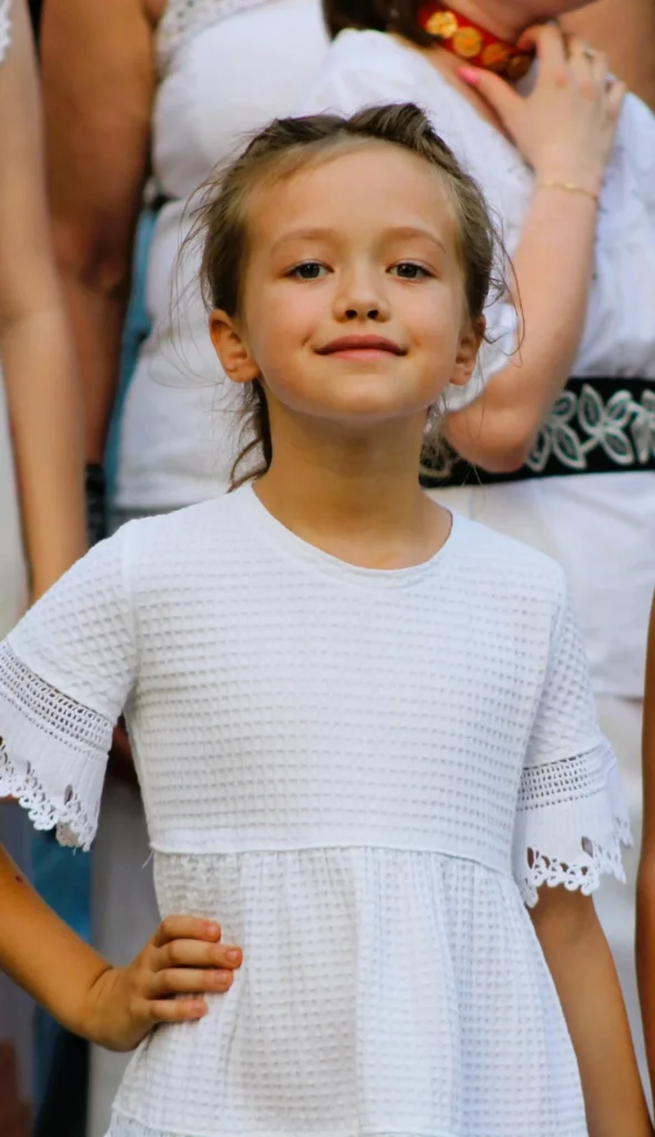 Sudionice revije u odjeći od domaćeg platna — 45. Žetvene svečanosti u Cerni, 19.07.2024.