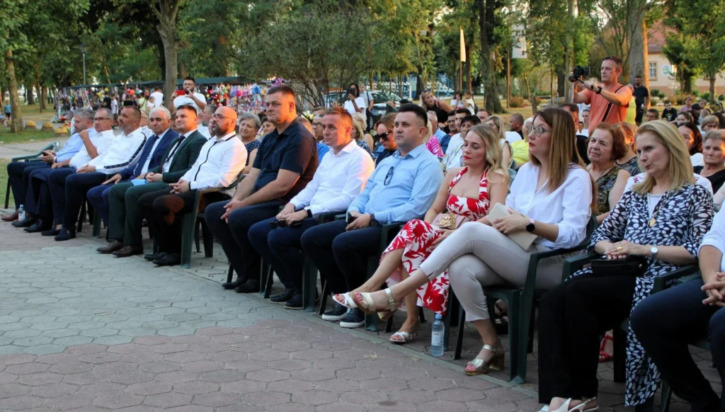 Uzvanici i govornik na svečanom otvorenju — 45. Žetvene svečanosti u Cerni, 19.07.2024.