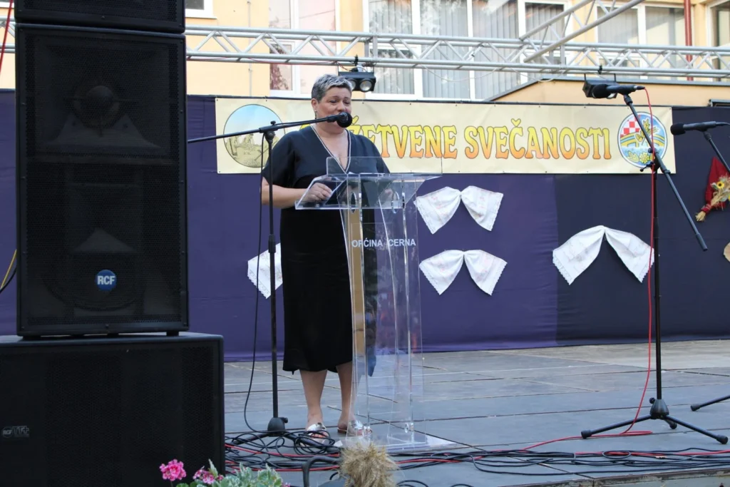 Uzvanici i govornik na svečanom otvorenju — 45. Žetvene svečanosti u Cerni, 19.07.2024.