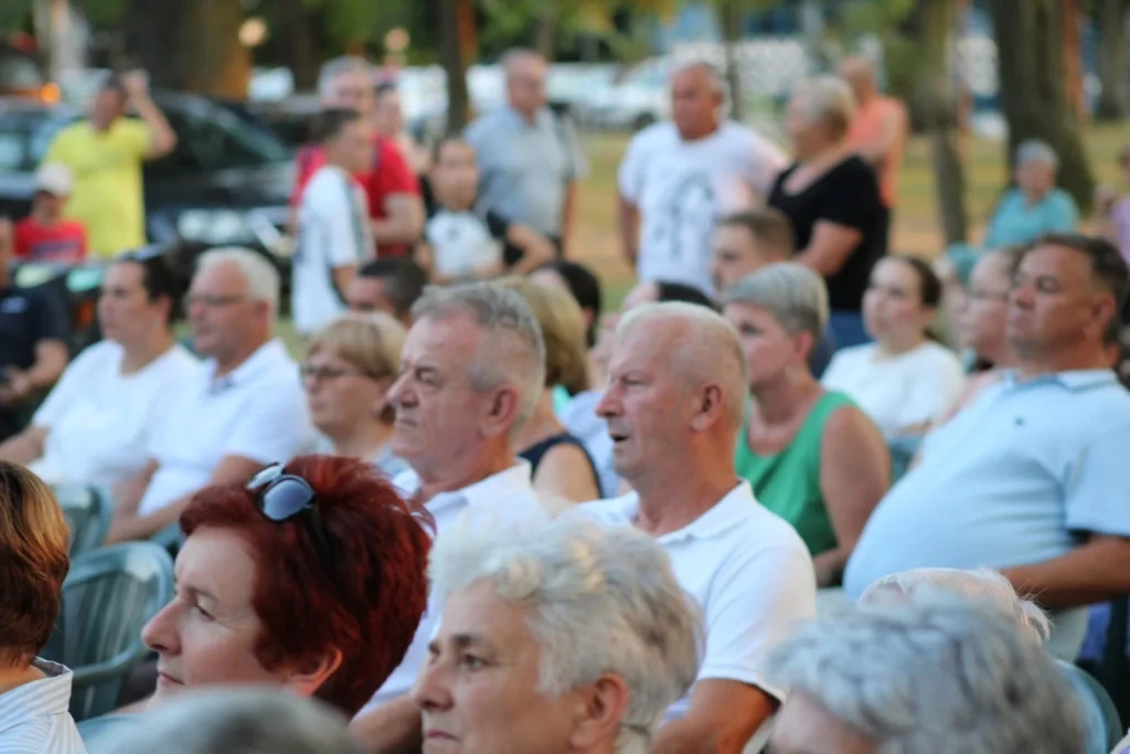 Publika i uzvanici na Žetvenim svečanostima — 45. Žetvene svečanosti u Cerni, 19.07.2024.