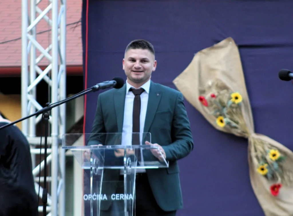 Publika i uzvanici na Žetvenim svečanostima — 45. Žetvene svečanosti u Cerni, 19.07.2024.