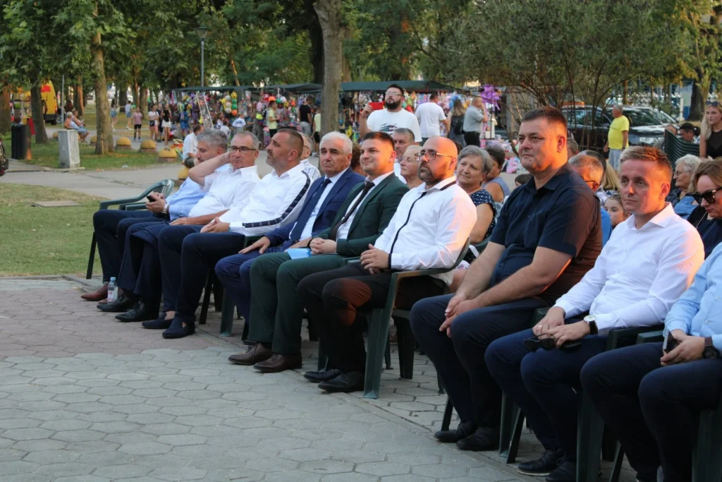 Publika i uzvanici na Žetvenim svečanostima — 45. Žetvene svečanosti u Cerni, 19.07.2024.