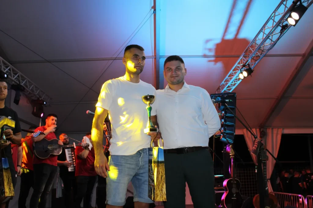 Dodjela pehara pobjednicima Žetvene utrke — 45. Žetvene svečanosti u Cerni, 19.07.2024.