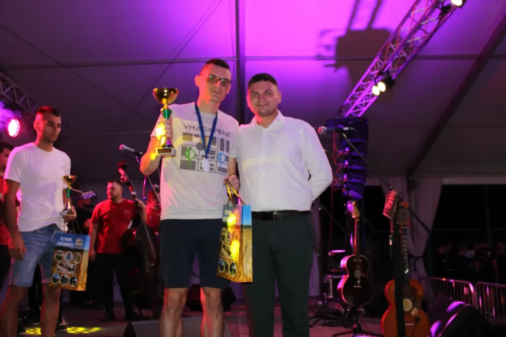 Dodjela pehara pobjednicima Žetvene utrke — 45. Žetvene svečanosti u Cerni, 19.07.2024.