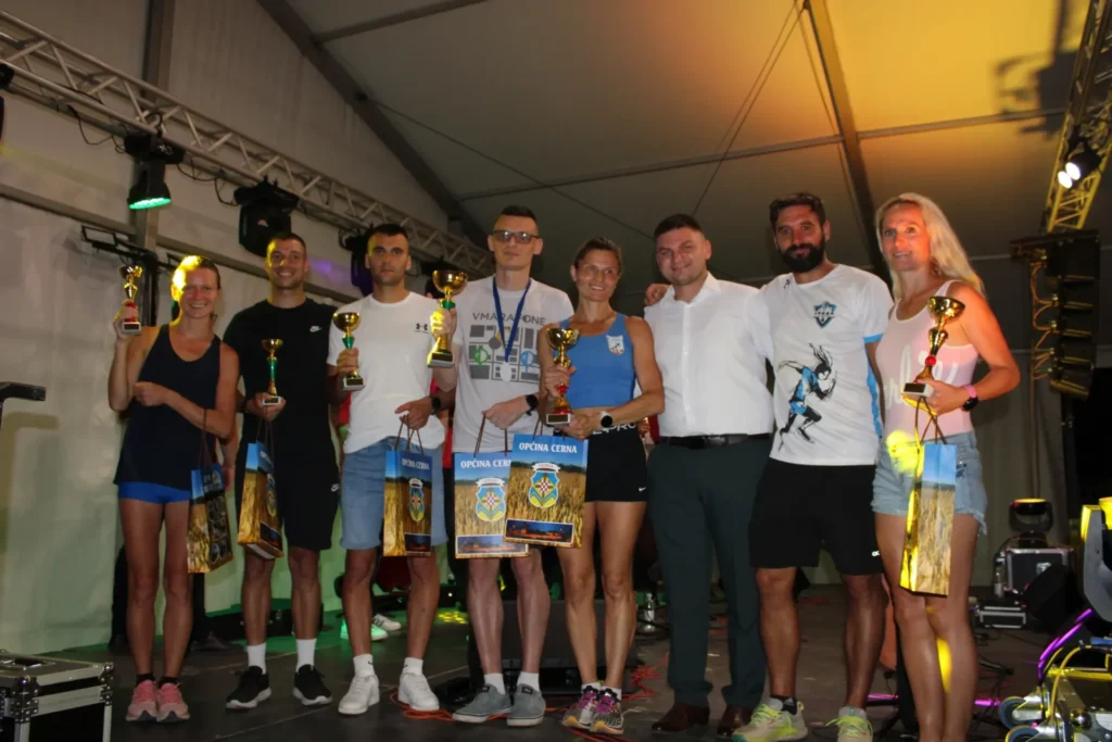 Dodjela pehara pobjednicima Žetvene utrke — 45. Žetvene svečanosti u Cerni, 19.07.2024.