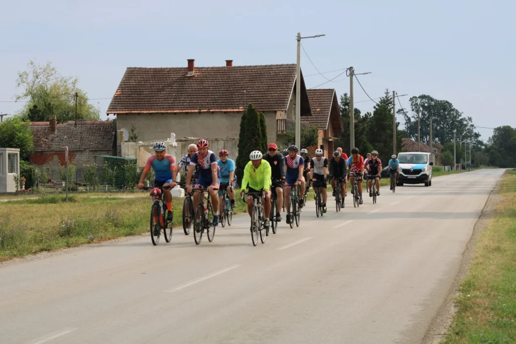 Biciklijada kroz naselje — 45. Žetvene svečanosti u Cerni, 20.07.2024.