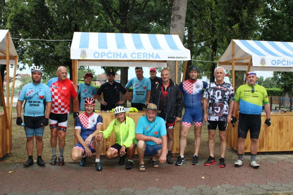 Okupljanje sudionika biciklijade — 45. Žetvene svečanosti u Cerni, 20.07.2024.