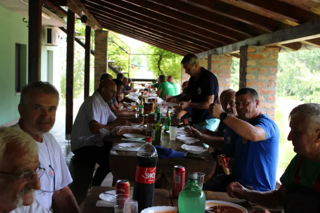 Objed sudionika ribolovnog natjecanja — 45. Žetvene svečanosti u Cerni, 20.07.2024.
