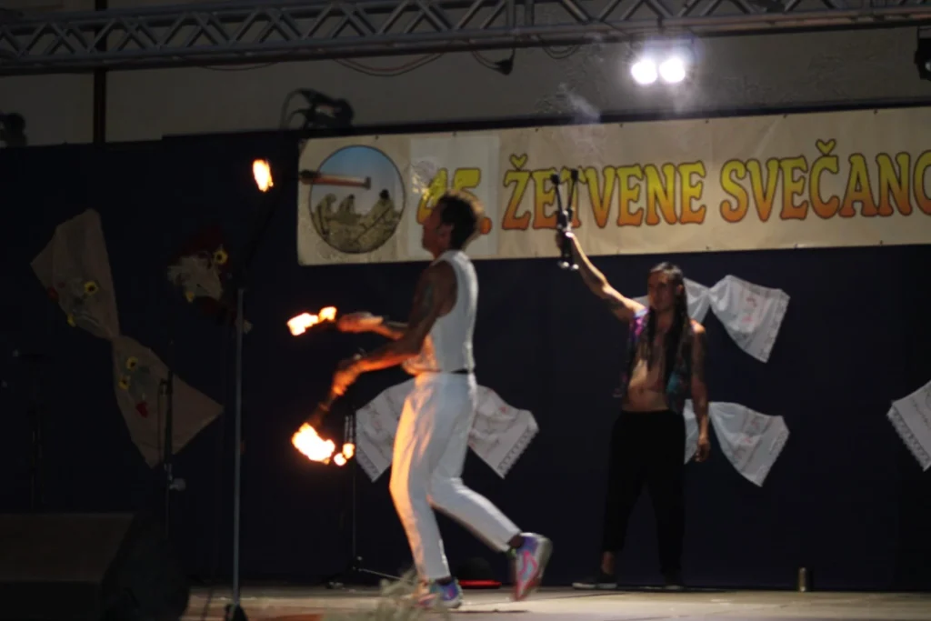 Vatrena točka na pozornici — 45. Žetvene svečanosti u Cerni, 20.07.2024.
