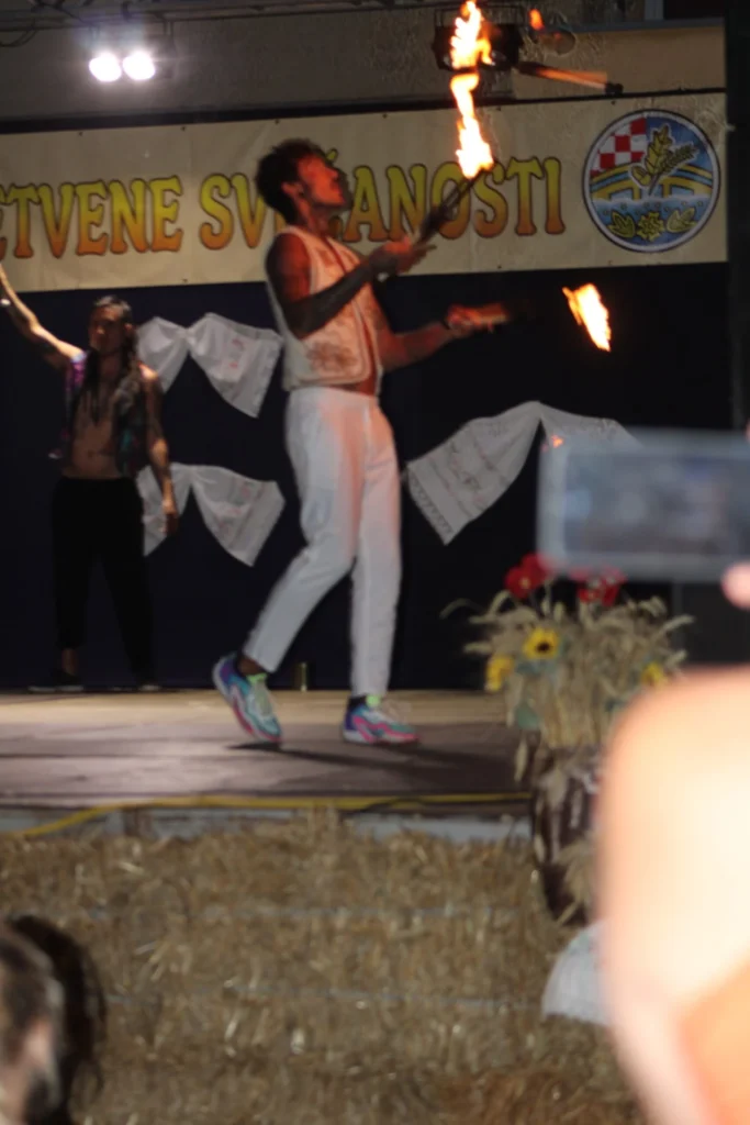 Vatrena točka na pozornici — 45. Žetvene svečanosti u Cerni, 20.07.2024.