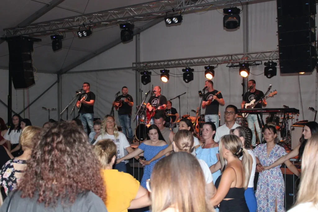 Koncert u šatoru — 45. Žetvene svečanosti u Cerni, 20.07.2024.